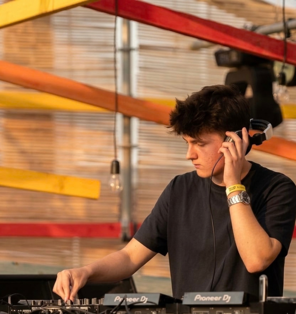 DJ B. (PXL)